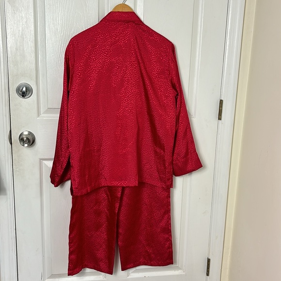 NATORI 2 piece pajama set size LARGE red silky pajama pants and button down top - Picture 3 of 13